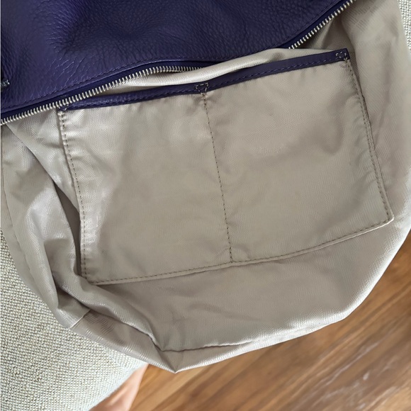 Michael Kors Chandler Medium shoulder bag in the color Iris with Silver Chain! - Picture 7 of 9